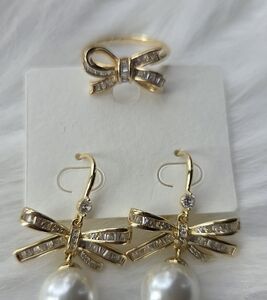 Elegant Gold Bow Jewelry Set with Pearls
